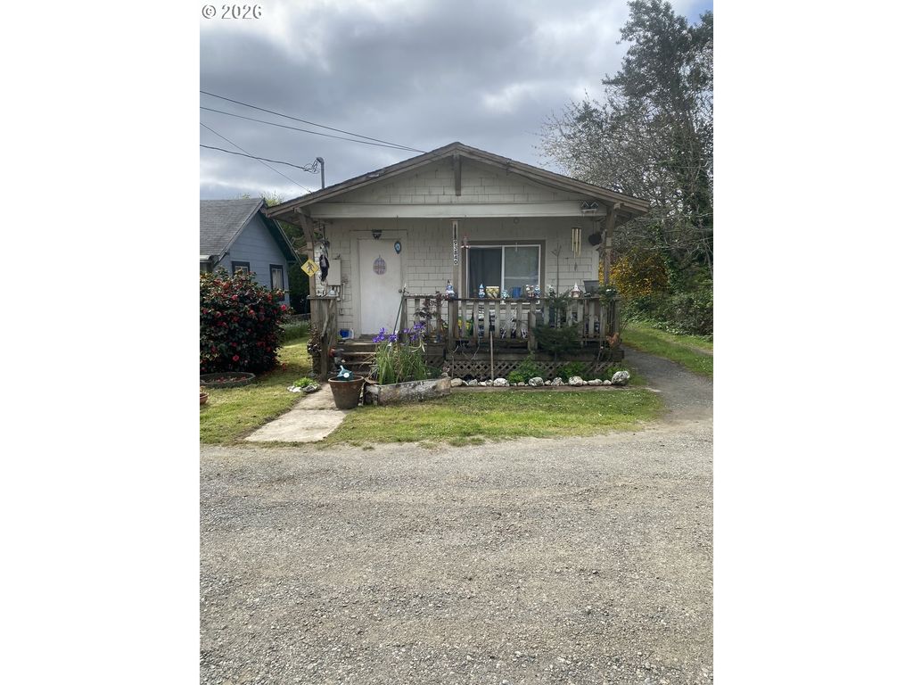 93840 HIGH Ln, Coos Bay, OR 97420