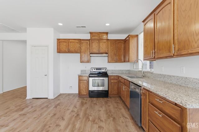 11910 Compass Avenue, Bakersfield, CA 93312