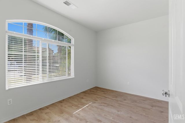 11910 Compass Avenue, Bakersfield, CA 93312