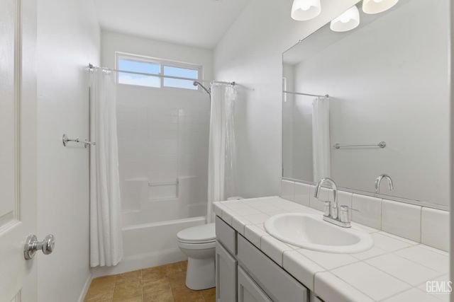 11910 Compass Avenue, Bakersfield, CA 93312