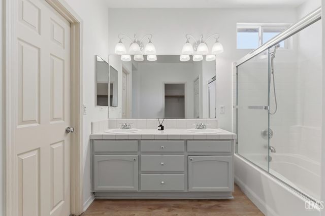 11910 Compass Avenue, Bakersfield, CA 93312