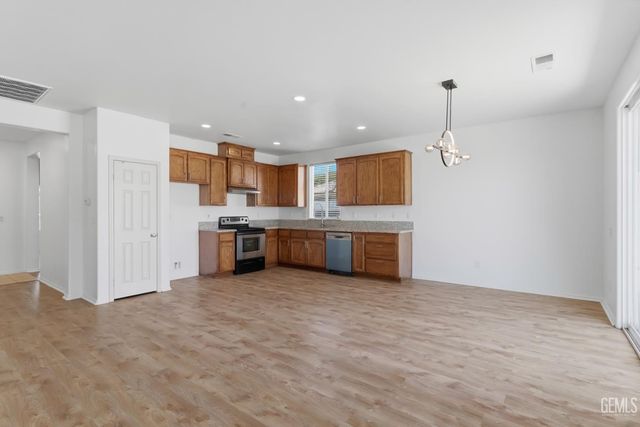 11910 Compass Avenue, Bakersfield, CA 93312