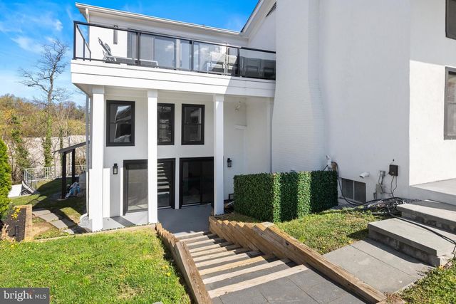 2100 S PIERCE ST, Arlington, VA 22202