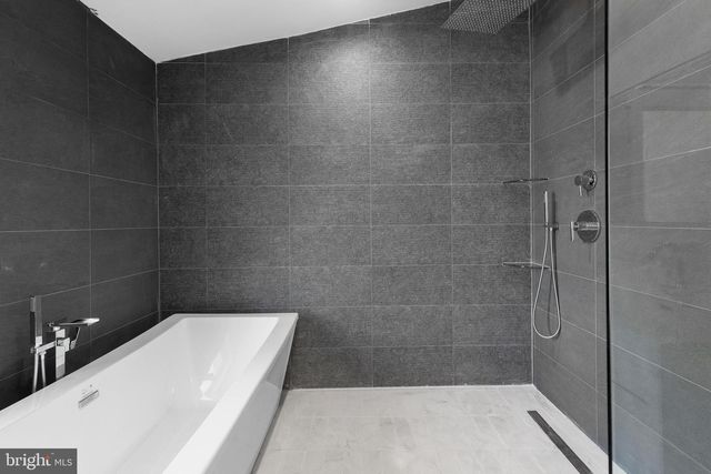 2100 S PIERCE ST, Arlington, VA 22202