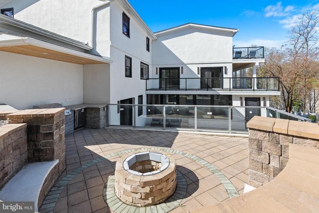 2100 S PIERCE ST, Arlington, VA 22202