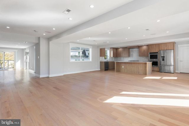 2100 S PIERCE ST, Arlington, VA 22202