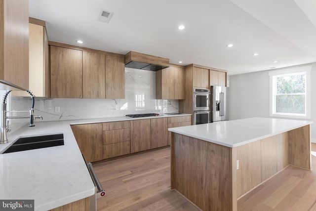 2100 S PIERCE ST, Arlington, VA 22202