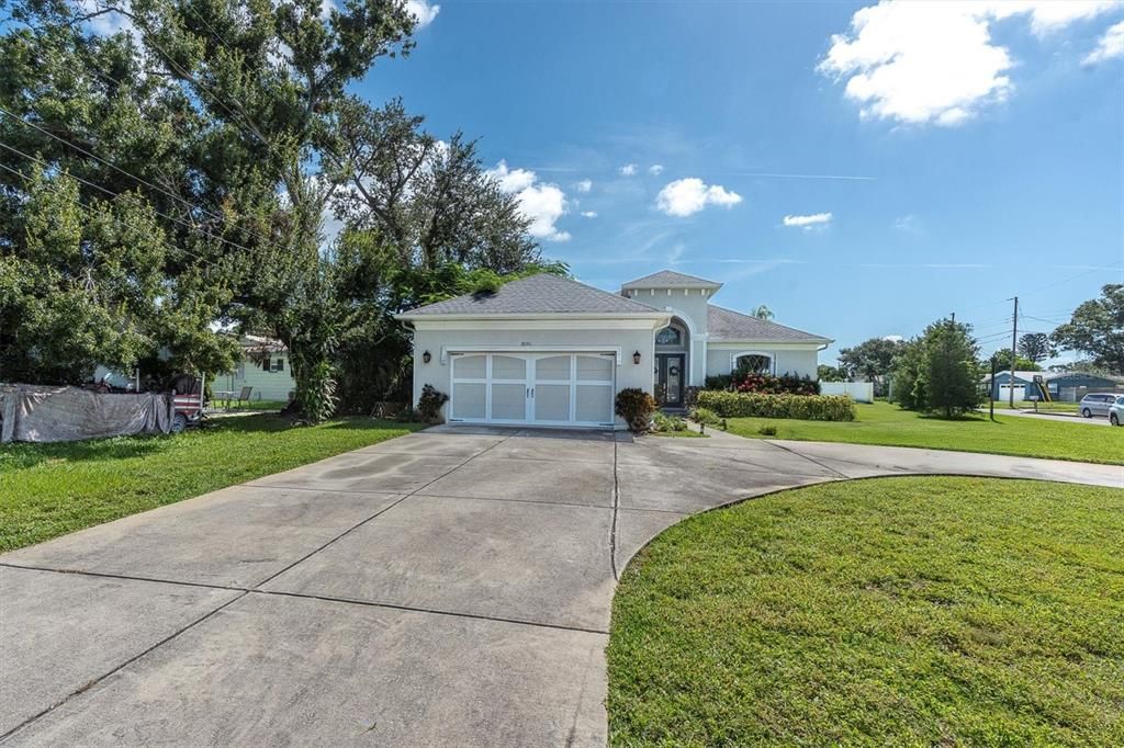 8591 FORSYTH DRIVE, Seminole, FL 33772