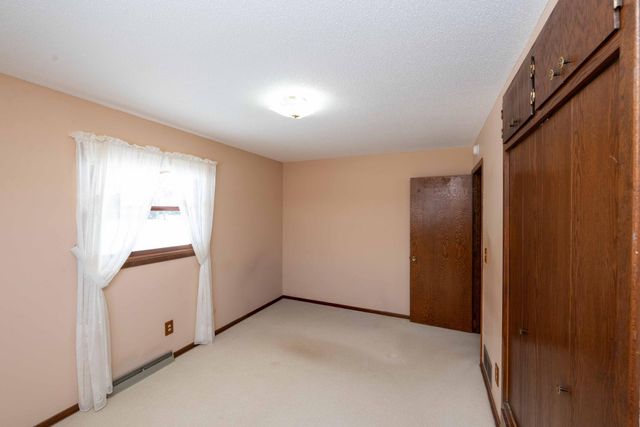 1008 Marnie Street S, Maplewood, MN 55119