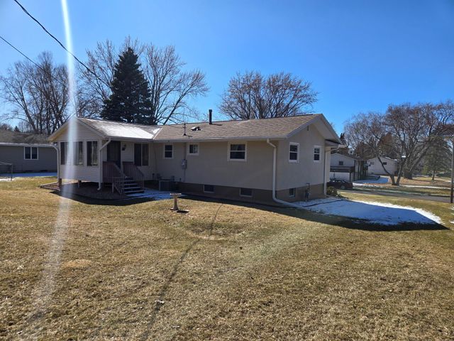 1008 Marnie Street S, Maplewood, MN 55119