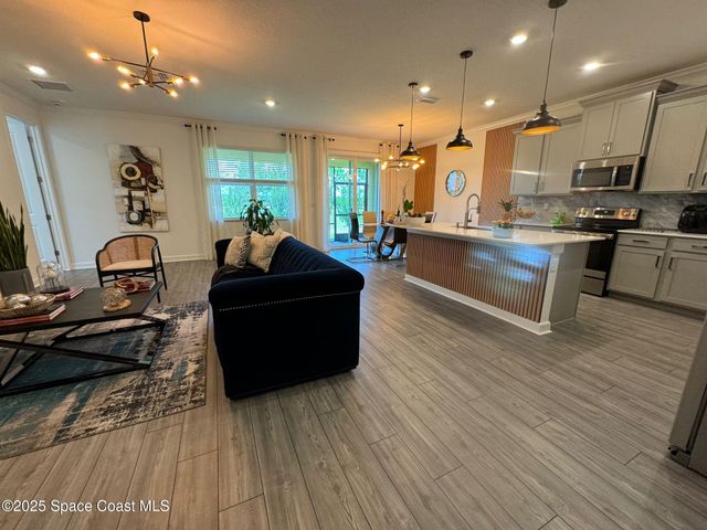 724 Veridian Circle NW, Palm Bay, FL 32907