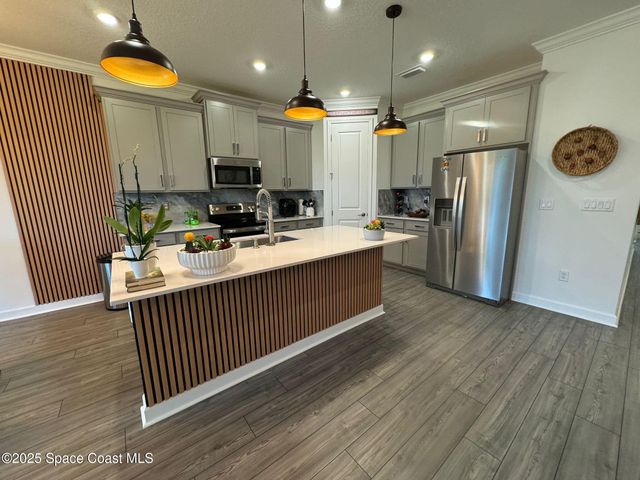 724 Veridian Circle NW, Palm Bay, FL 32907