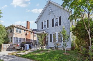 215 S Park Avenue, Waukegan, IL 60085