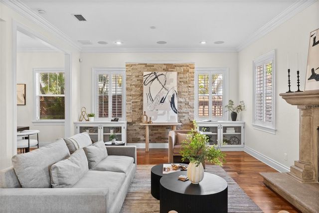 2807 W SITIOS STREET, Tampa, FL 33629