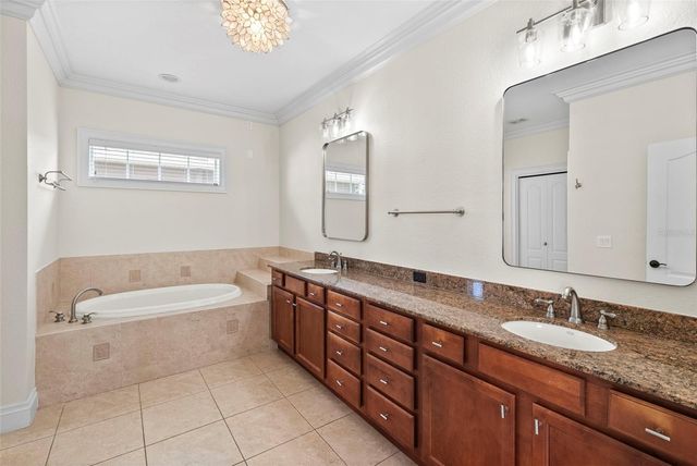 2807 W SITIOS STREET, Tampa, FL 33629