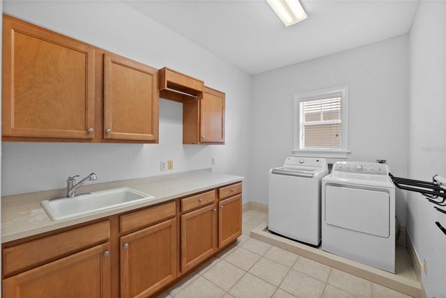 2807 W SITIOS STREET, Tampa, FL 33629