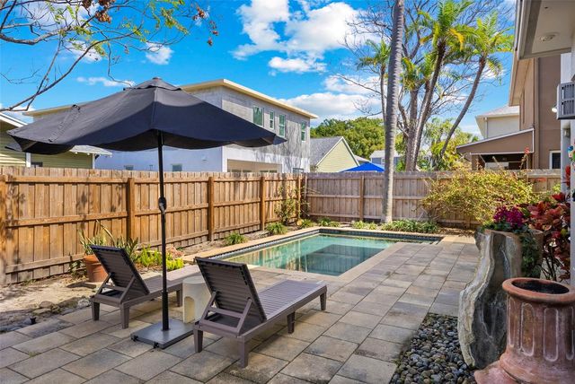 2807 W SITIOS STREET, Tampa, FL 33629