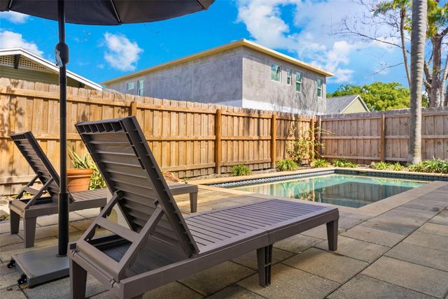 2807 W SITIOS STREET, Tampa, FL 33629