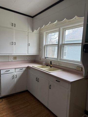 205 NE 4th Avenue, Oelwein, IA 50662