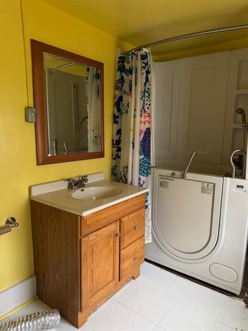 205 NE 4th Avenue, Oelwein, IA 50662