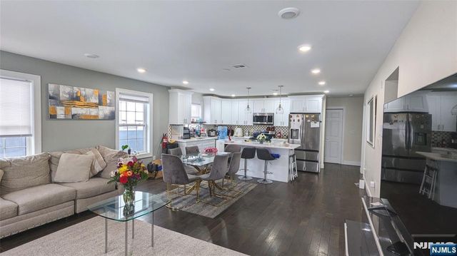7 Maple Street, Bloomfield, NJ 07003