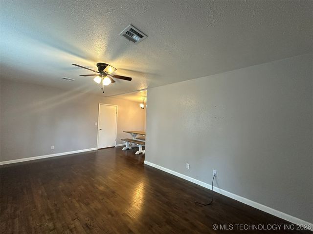 206 NE 1st, Red Oak, OK 74563