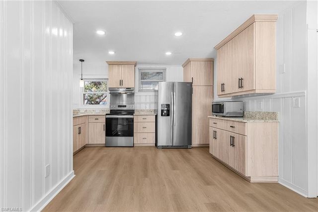 5731 Lauder ST, Fort Myers Beach, FL 33931