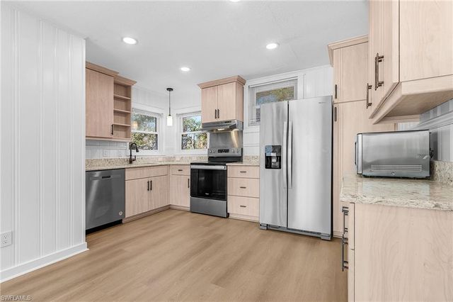 5731 Lauder ST, Fort Myers Beach, FL 33931