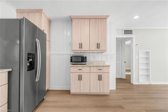 5731 Lauder ST, Fort Myers Beach, FL 33931