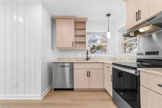 5731 Lauder ST, Fort Myers Beach, FL 33931