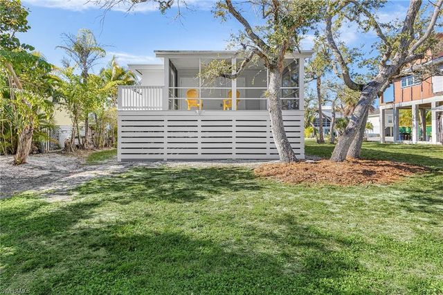 5731 Lauder ST, Fort Myers Beach, FL 33931