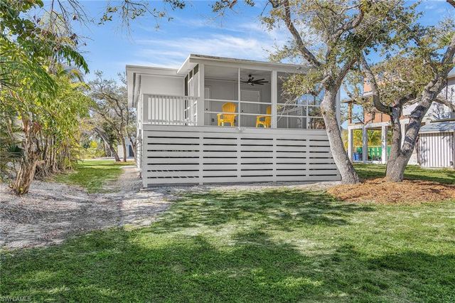 5731 Lauder ST, Fort Myers Beach, FL 33931