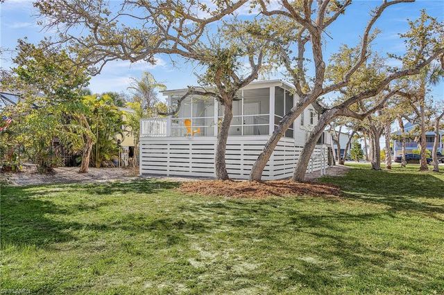 5731 Lauder ST, Fort Myers Beach, FL 33931