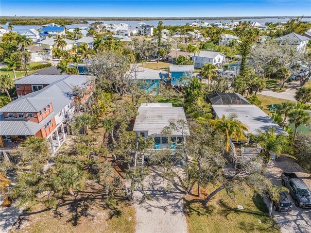 5731 Lauder ST, Fort Myers Beach, FL 33931