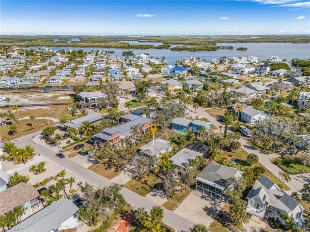 5731 Lauder ST, Fort Myers Beach, FL 33931