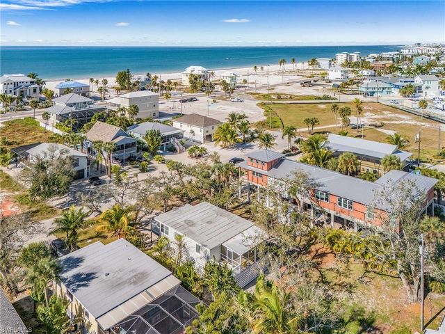 5731 Lauder ST, Fort Myers Beach, FL 33931