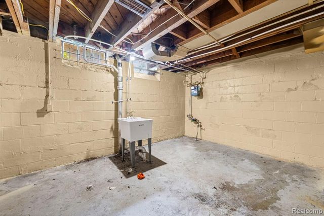 10270 Beaconsfield Street, Detroit, MI 48224