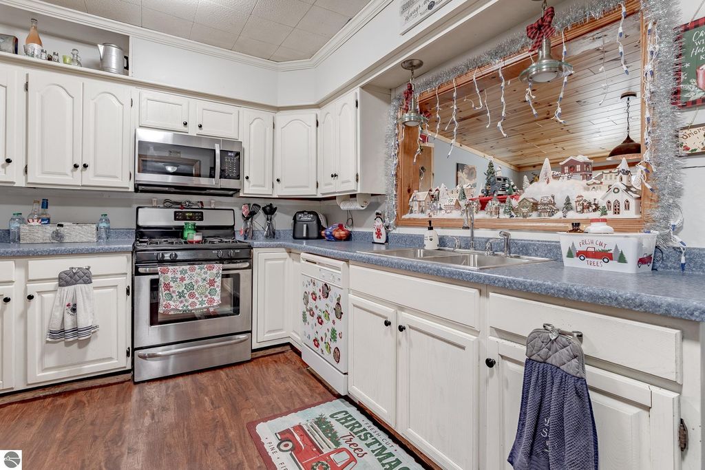 Image 8 of property listing at 403 Erie Street, Grayling, MI 49738