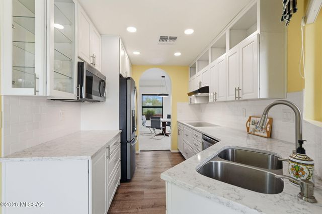 13924 N Green Tree Drive, Oro Valley, AZ 85755