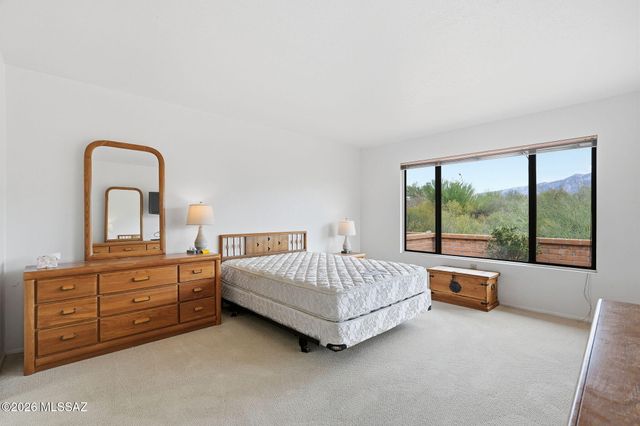 13924 N Green Tree Drive, Oro Valley, AZ 85755