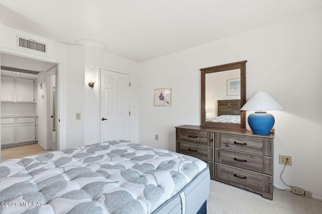 13924 N Green Tree Drive, Oro Valley, AZ 85755