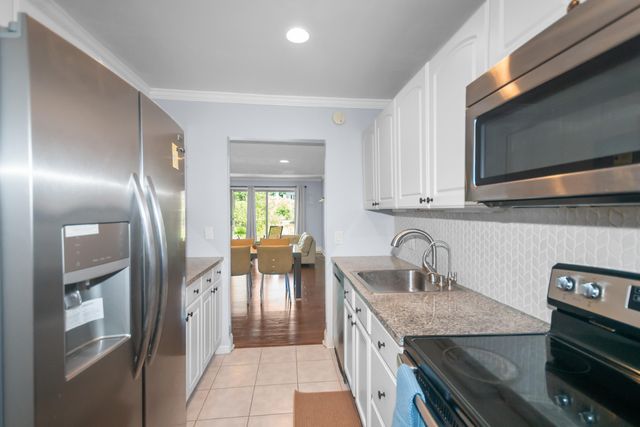 744 Peninsula Court, Ann Arbor, MI 48105