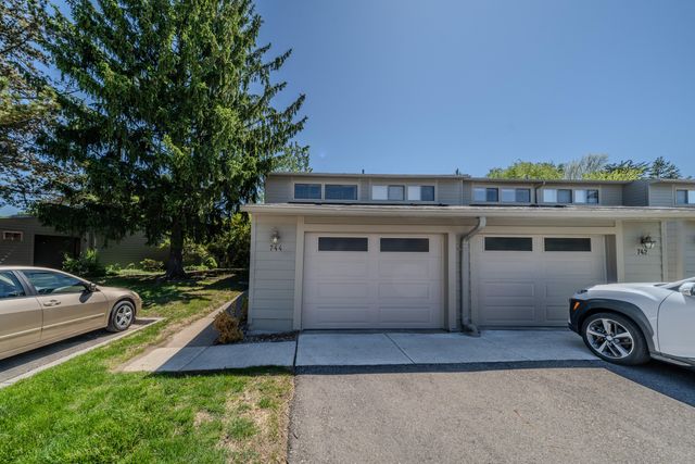744 Peninsula Court, Ann Arbor, MI 48105