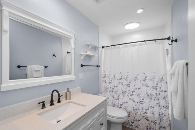744 Peninsula Court, Ann Arbor, MI 48105