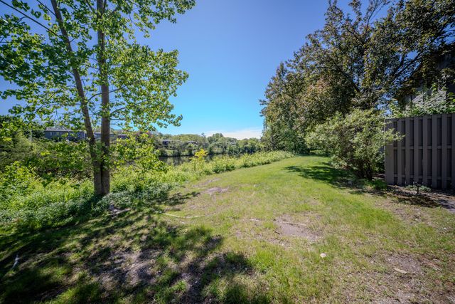 744 Peninsula Court, Ann Arbor, MI 48105