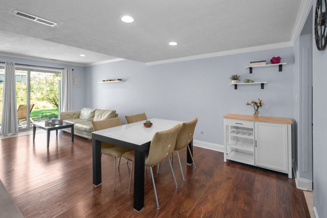 744 Peninsula Court, Ann Arbor, MI 48105