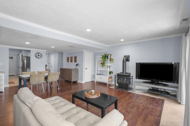 744 Peninsula Court, Ann Arbor, MI 48105