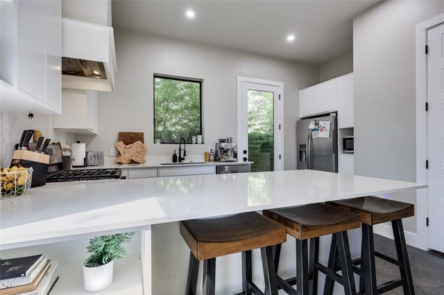 706 Valdez ST 2, Austin, TX 78741