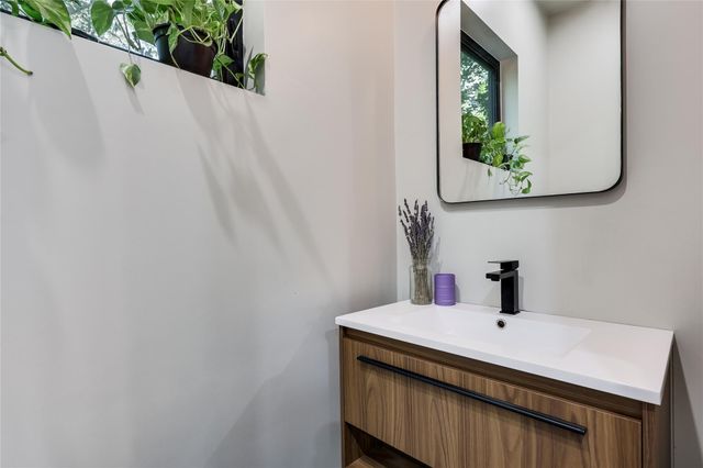 706 Valdez ST 2, Austin, TX 78741