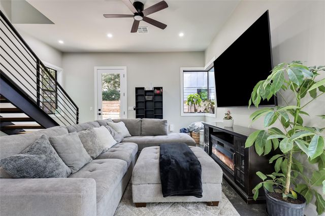 706 Valdez ST 2, Austin, TX 78741